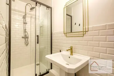 Salle de bains dans l'établissement Escapade paisible 2 à 4 voyageurs