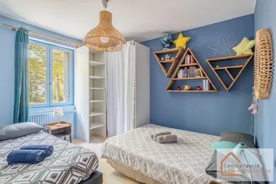 Un ou plusieurs lits dans un hébergement de l'établissement Maison à Lyon Parilly avec Piscine, Jardin, Parking Privé & Proche Eurexpo