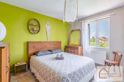 Un ou plusieurs lits dans un hébergement de l'établissement Maison à Lyon Parilly avec Piscine, Jardin, Parking Privé & Proche Eurexpo