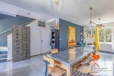 Plan de l'établissement Maison à Lyon Parilly avec Piscine, Jardin, Parking Privé & Proche Eurexpo