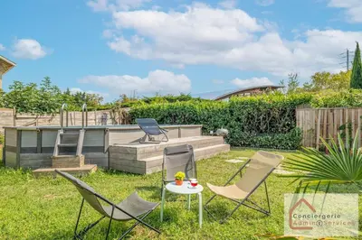 Jardin de l'établissement Maison à Lyon Parilly avec Piscine, Jardin, Parking Privé & Proche Eurexpo