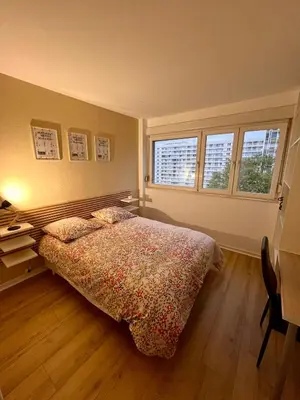 Un ou plusieurs lits dans un hébergement de l'établissement Chambre privée dans un appartement partagé
