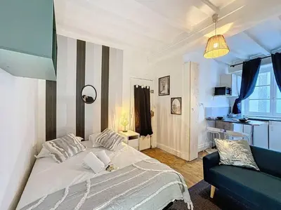 Un ou plusieurs lits dans un hébergement de l'établissement My home auguste comte 1