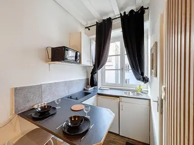 Cuisine ou kitchenette dans l'établissement My home auguste comte 1