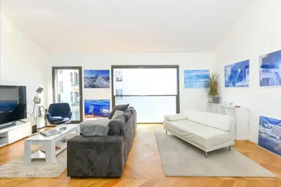 Télévision ou salle de divertissement dans l'établissement Duplex neuf et très lumineux en plein centre ville