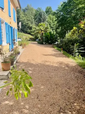 Jardin de l'établissement Villa La Selva avec Jacuzzi et vue panoramique