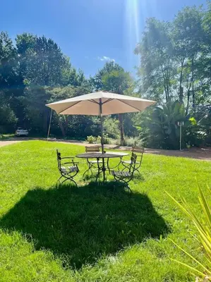 Jardin de l'établissement Villa La Selva avec Jacuzzi et vue panoramique