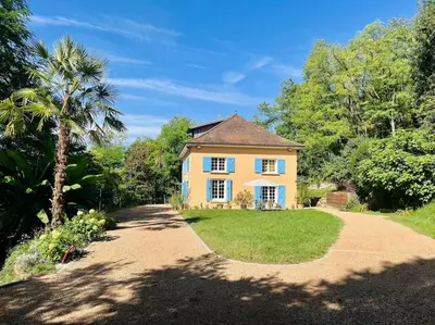 Jardin de l'établissement Villa La Selva avec Jacuzzi et vue panoramique