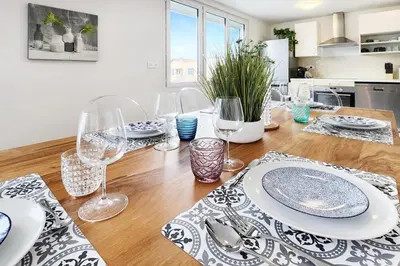 Cuisine ou kitchenette dans l'établissement Villa Eurexpo 185m2