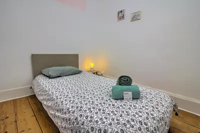 Un ou plusieurs lits dans un hébergement de l'établissement chez lulu-La salle de jeux-3 chambres-5pers-cnpe bugey