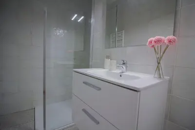 Salle de bains dans l'établissement chez lulu-La salle de jeux-3 chambres-5pers-cnpe bugey