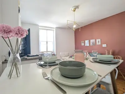 Coin salon dans l'établissement chez lulu-La salle de jeux-3 chambres-5pers-cnpe bugey