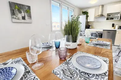 Cuisine ou kitchenette dans l'établissement Eurexpo 3ch