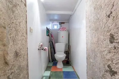 Salle de bains dans l'établissement beau canut à côté du gros cailloux