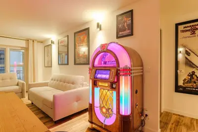 Coin salon dans l'établissement Hollywood Nostalgia, 8 personnes - Terreaux