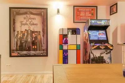 Télévision ou salle de divertissement dans l'établissement Hollywood Nostalgia, 8 personnes - Terreaux