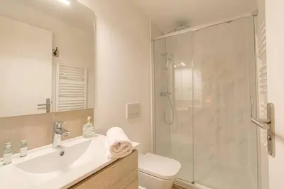 Salle de bains dans l'établissement Hollywood Nostalgia, 8 personnes - Terreaux
