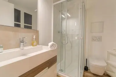 Salle de bains dans l'établissement Hollywood Nostalgia, 8 personnes - Terreaux