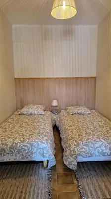 Un ou plusieurs lits dans un hébergement de l'établissement Le Champ du Roy Appartement 76m2 Lyon Sud 5min A7 parking privé