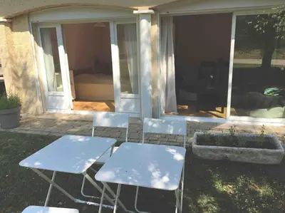 Jardin de l'établissement La Grangeneuve la petite maison