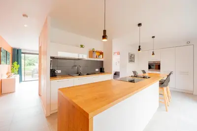 Cuisine ou kitchenette dans l'établissement Maison d'architecte Cercié