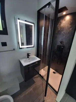 Salle de bains dans l'établissement Tiny house dans l'ouest lyonnais