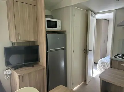 Cuisine ou kitchenette dans l'établissement La Grangeneuve côté piscine
