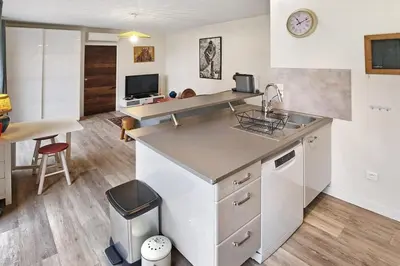 Cuisine ou kitchenette dans l'établissement Oasis Citadine