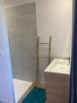 Salle de bains dans l'établissement Gîte Domaine du Berret 8 pers