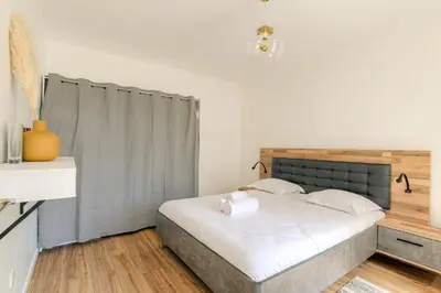 Un ou plusieurs lits dans un hébergement de l'établissement Maison avec terrasse proche Lyon