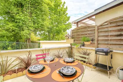 Balcon ou terrasse dans l'établissement Maison avec terrasse proche Lyon