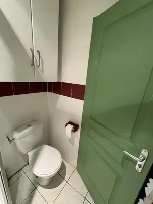 Salle de bains dans l'établissement Au Chevaleins