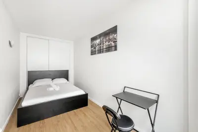 Un ou plusieurs lits dans un hébergement de l'établissement Le Molière appartement au centre de Villeurbanne 2 chambres