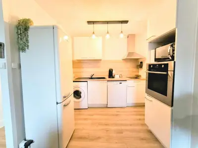 Cuisine ou kitchenette dans l'établissement Chez Lulu - 5 lits- proche CNPE - Gare
