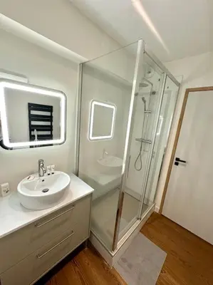 Salle de bains dans l'établissement L'oasis Groupama stadium OL et LDLC Arena
