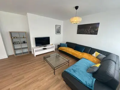 Télévision ou salle de divertissement dans l'établissement Le Zola parking - Groupama stadium-LDLC Arena-Eurexpo