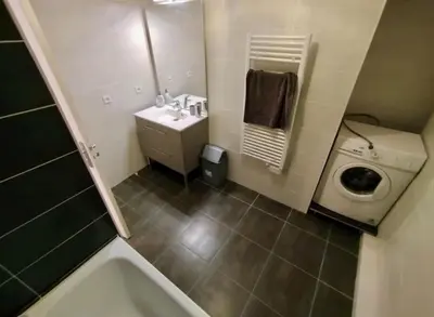 Salle de bains dans l'établissement HOMEYPIC Villeurbanne T4 proche INSA