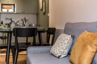Coin salon dans l'établissement All in Lyon | Le Petit Gone – Cosy & calme