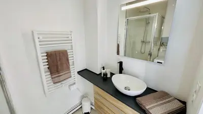 Salle de bains dans l'établissement L'Instant urbain - Proche métro - Oullins