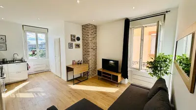 Coin salon dans l'établissement L'Instant urbain - Proche métro - Oullins