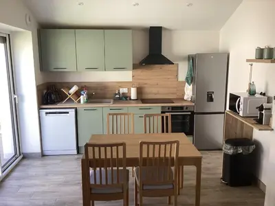 Cuisine ou kitchenette dans l'établissement Logement de Tiphanie et Quentin