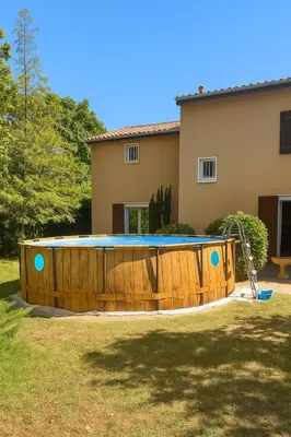 Jardin de l'établissement Maison Évasion - Piscine, Jardin & Barbecue