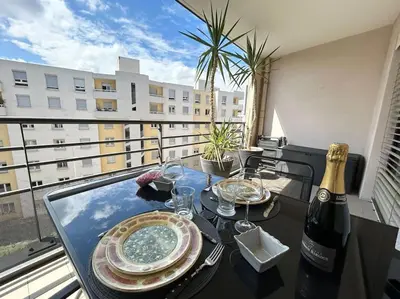 Balcon ou terrasse dans l'établissement Appartement avec balcon