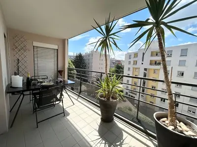 Balcon ou terrasse dans l'établissement Appartement avec balcon