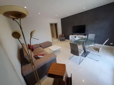 Télévision ou salle de divertissement dans l'établissement Le carreau parking et balcon-Groupama Stadium-Eurexpo
