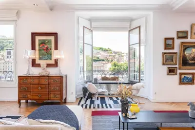 Coin salon dans l'établissement Panorama - Magnificent flat with breathtaking view of Fourvière Basilica