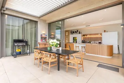 Cuisine ou kitchenette dans l'établissement Futuriste - Exceptional residence with panoramic view