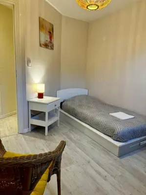 Un ou plusieurs lits dans un hébergement de l'établissement T3 Sauna Box-Parking gratuit Monplaisir-Lumière
