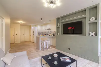 Cuisine ou kitchenette dans l'établissement La suite Guillaume, T2 cosy contemporain