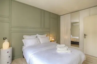 Un ou plusieurs lits dans un hébergement de l'établissement La suite Guillaume, T2 cosy contemporain